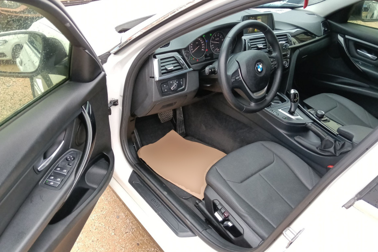 宝马3系 2017款 318i 时尚型中控内饰20