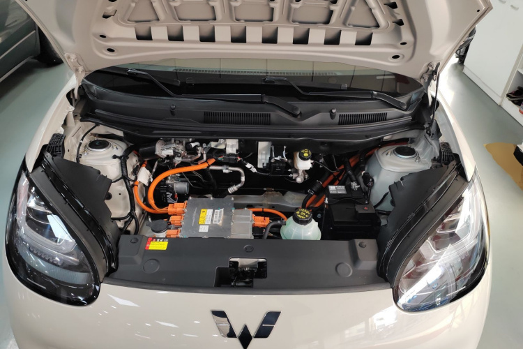 五菱汽车 五菱缤果 2023款 333km 灵犀互联+款机舱底盘24