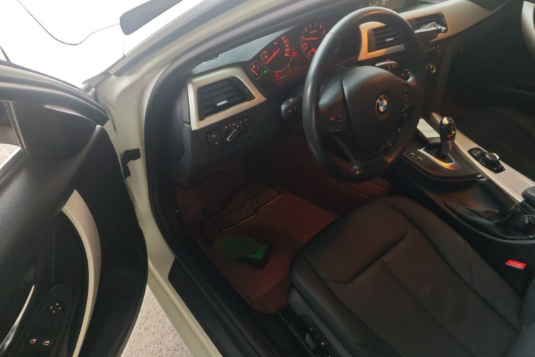 宝马3系 2013款 316i 进取型中控内饰7003