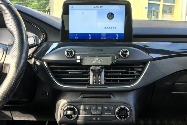 福特 福克斯 2020款 三厢 EcoBoost 180 自动ST Line中控内饰7009