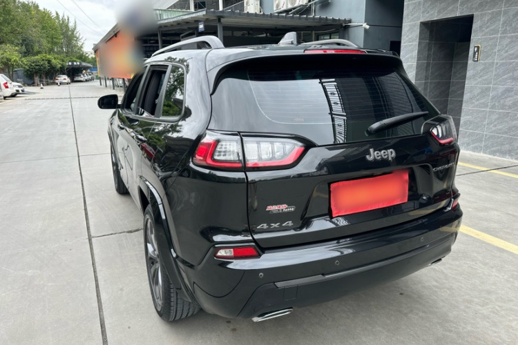 Jeep 自由光 2021款 2.0T 四驱80周年纪念版车身外观6008