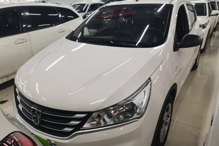 宝骏310 2016款 1.2L 手动超值型车身外观2