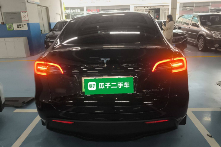 特斯拉 Model Y 2022款 后轮驱动版车身外观6