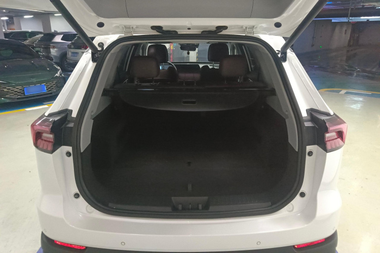 奇瑞 瑞虎8 PRO 2024款 冠军版 390T 两驱巅峰版 5座机舱底盘23