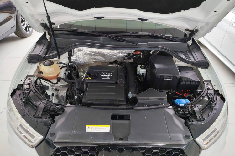 奥迪Q3 2018款 30周年年型 30 TFSI 时尚型机舱底盘24