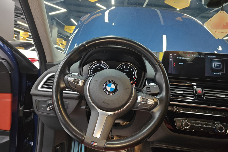 宝马1系 2023款 125i M运动曜夜版局部细节13