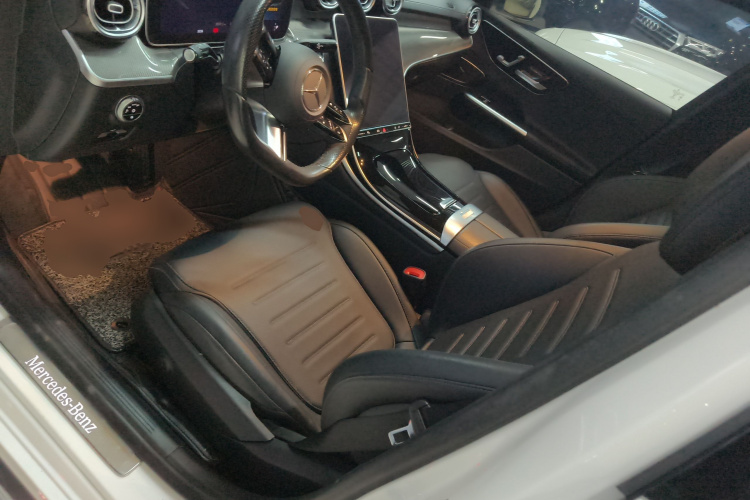 奔驰C级 2022款 C 260 L 运动版中控内饰19