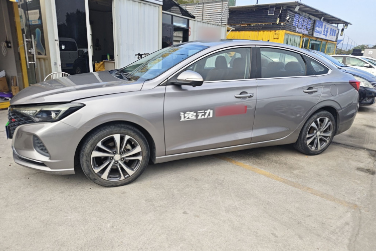 长安 逸动 2020款 PLUS 蓝鲸NE 1.4T GDI DCT旗舰型车身外观4