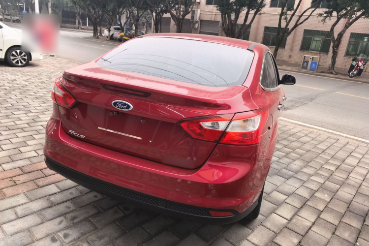 福特 福克斯 2012款 三厢 1.6L 自动风尚型车身外观7