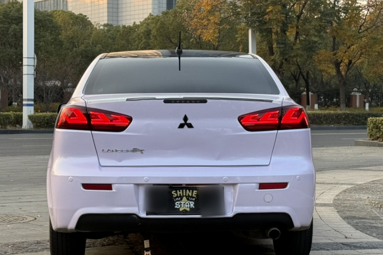 三菱 翼神 2016款 1.8L CVT黑白复刻版车身外观6004