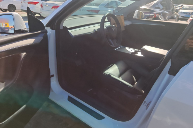 特斯拉 Model Y 2023款 后轮驱动版中控内饰20