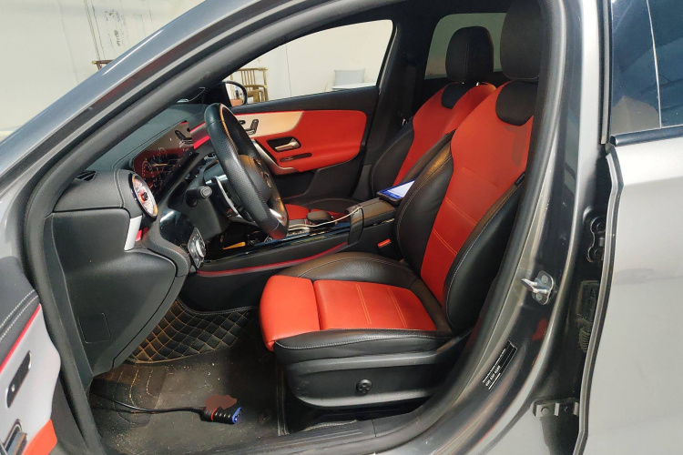 奔驰A级AMG 2024款 AMG A 35 L 4MATIC中控内饰19