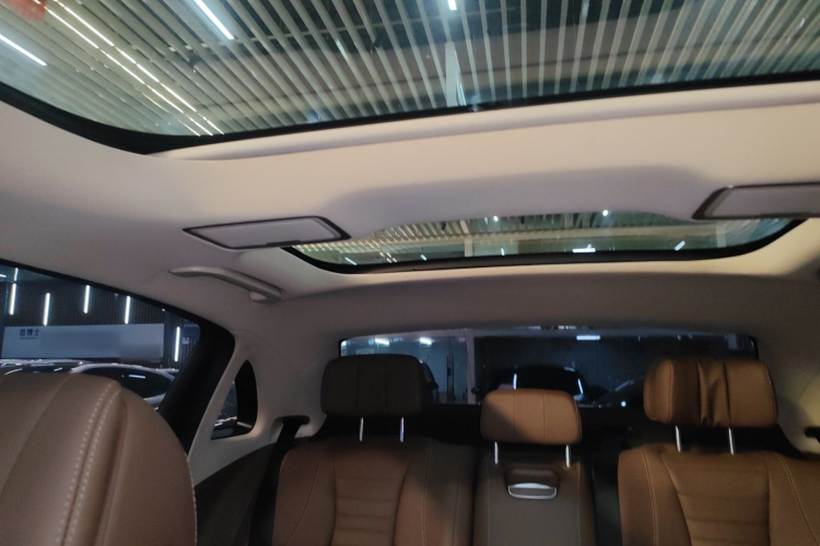 奔驰E级 2020款 改款 E 300 L 运动时尚型中控内饰22