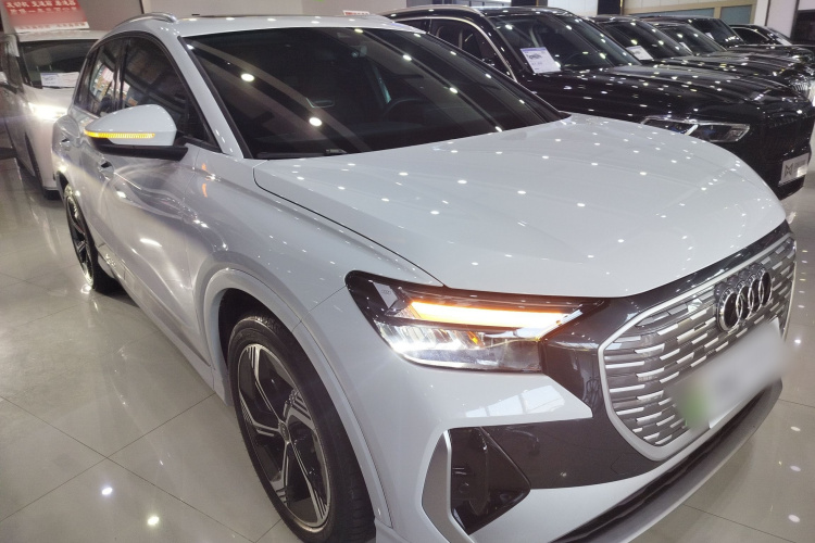 奥迪Q4 e-tron 2024款 40 e-tron 创境版车身外观3