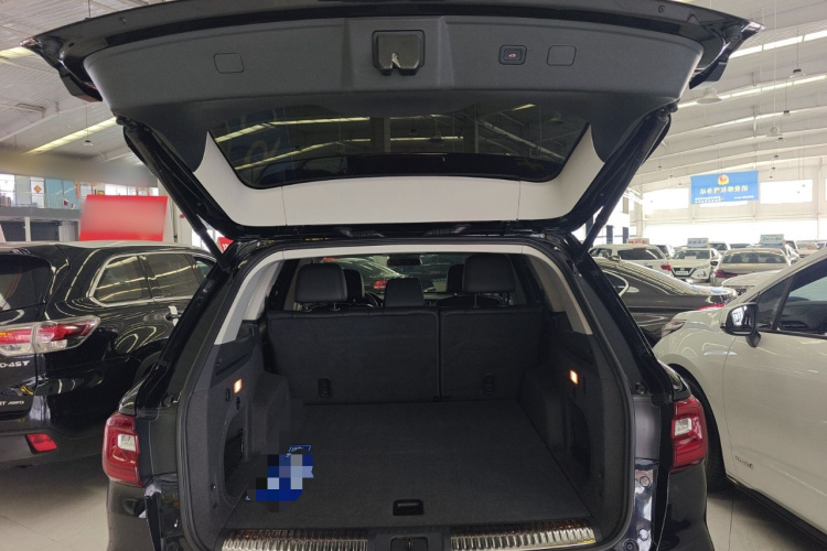 红旗HS7 2022款 2.0T DCT两驱智联旗享版 五座机舱底盘23