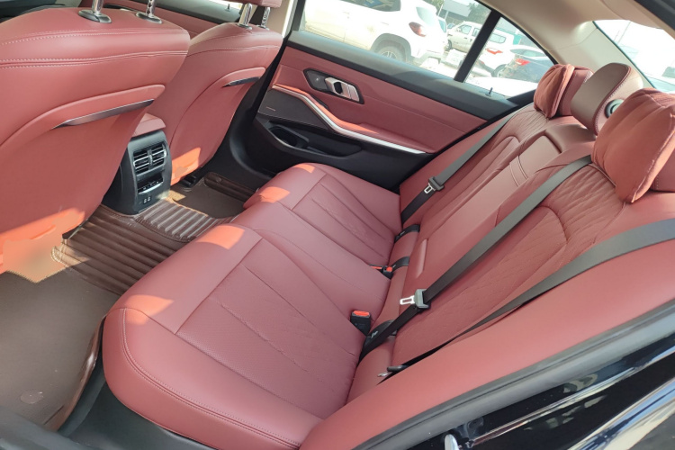 宝马3系 2025款 330Li M运动曜夜套装中控内饰7004