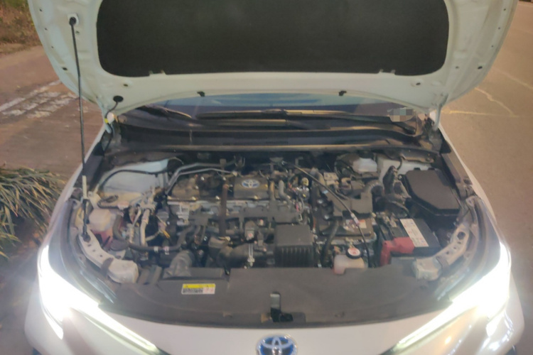 丰田 雷凌 2023款 智能电混双擎 1.8L 运动版局部细节24