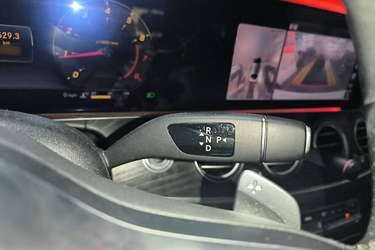 奔驰E级 2020款 E 300 L 运动时尚型局部细节18