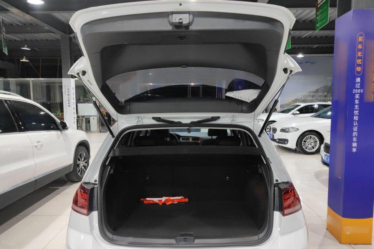大众 高尔夫 2018款 230TSI 自动舒适型中控内饰23