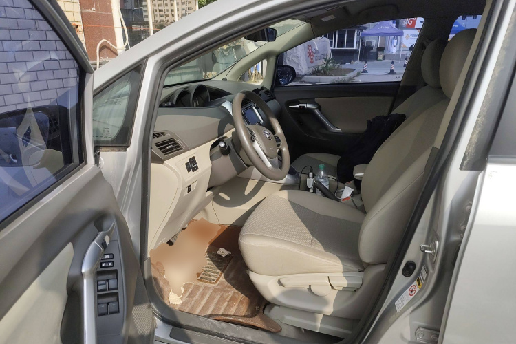 丰田 逸致 2014款 星耀 180E CVT精英版中控内饰20