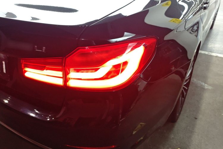 宝马5系 2019款 530Li 领先型 豪华套装车身外观6006