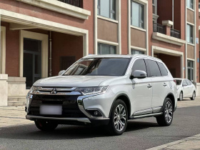 三菱 欧蓝德 2016款 2.4L 四驱精英版 5座