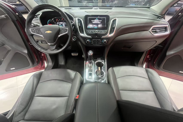 雪佛兰 探界者 2017款 550T 自动四驱捍界版中控内饰7002