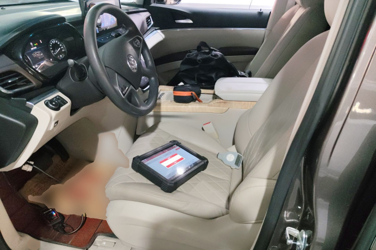 别克GL8 2020款 陆上公务舱 652T 舒适型中控内饰7003