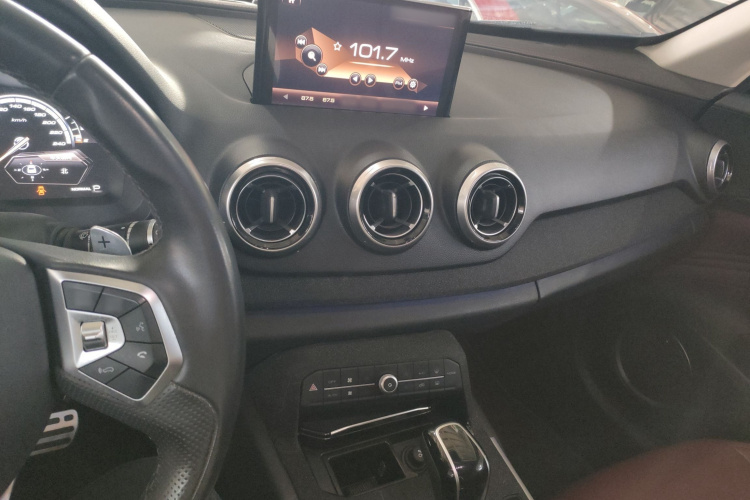 魏牌 VV7 2017款 2.0T 旗舰型中控内饰7002