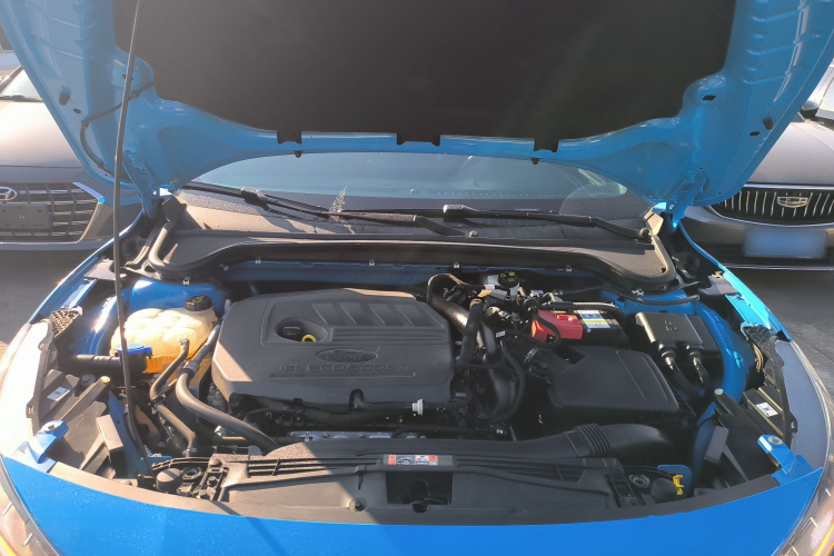 福特 福克斯 2022款 三厢 EcoBoost 180 自动ST Line机舱底盘24
