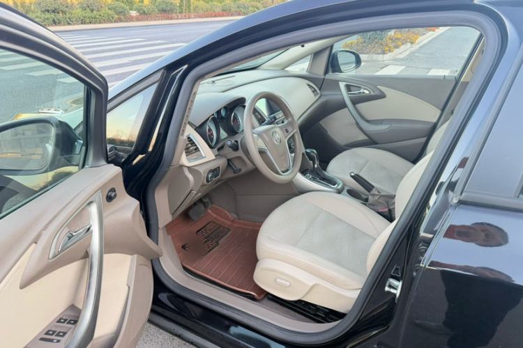 别克 英朗 2013款 GT 1.6L 自动时尚版中控内饰7002