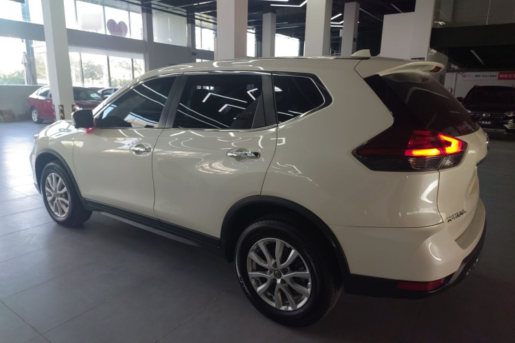 日产 奇骏 2021款 2.0L CVT 2WD XL ITS舒适纪念版车身外观4