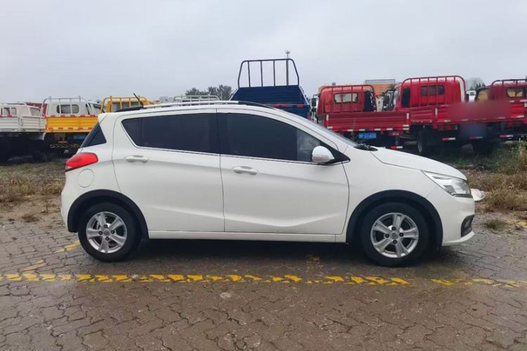 宝骏310 2016款 1.2L 手动豪华型车身外观6003