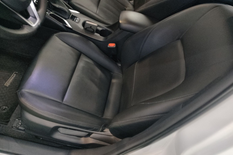 丰田 卡罗拉 2023款 1.8L 智能电混双擎 先锋版中控内饰19