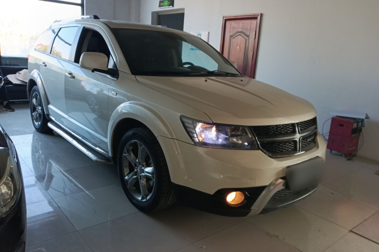 道奇 酷威 2016款 2.4L 两驱旅行版车身外观3