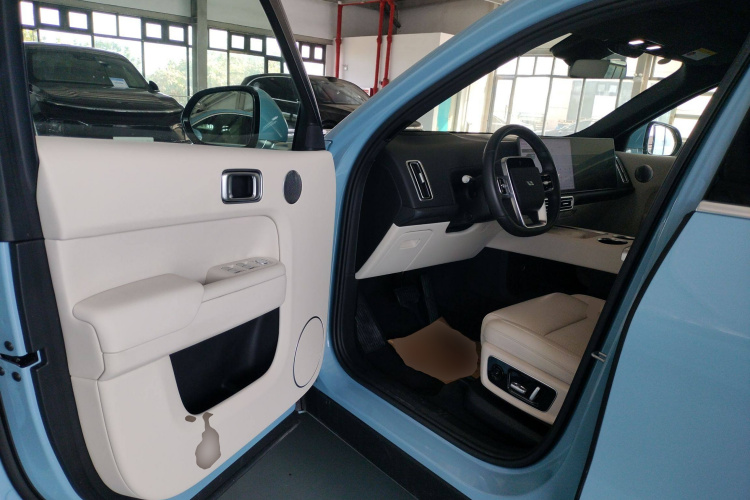 理想汽车 理想L8 2024款 Max中控内饰20