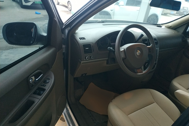 别克GL8 2014款 2.4L 经典版局部细节19