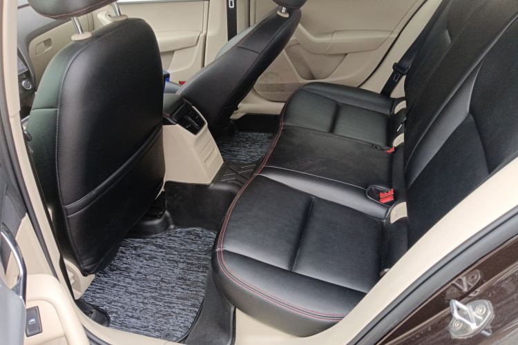 斯柯达 明锐 2015款 1.6L 手动逸杰版中控内饰21