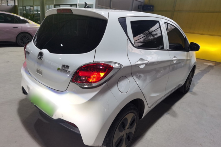 长安欧尚 奔奔E-Star 2021款 国民版 心悦版 磷酸铁锂（31.18kWh）车身外观7