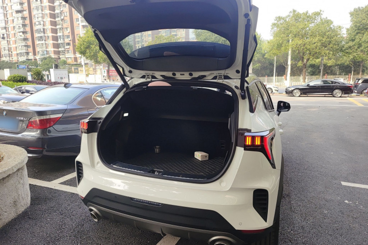 领克06 2023款 Remix 1.5T 劲Halo机舱底盘23