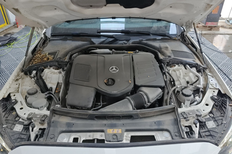 奔驰C级 2022款 C 200 L 运动版机舱底盘24