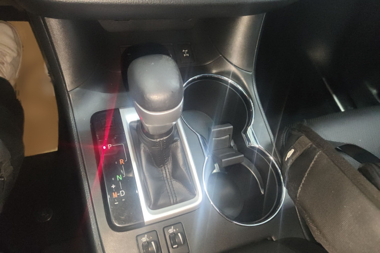 丰田 汉兰达 2018款 2.0T 四驱尊贵版 7座 国V局部细节18