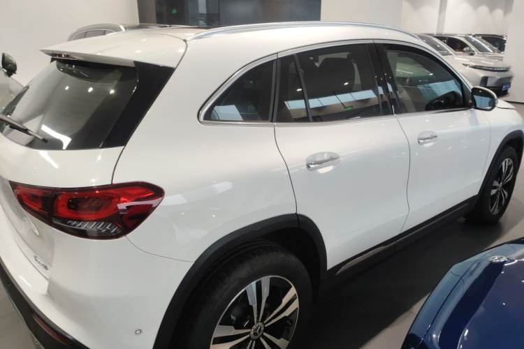 奔驰GLA 2023款 GLA 220车身外观7