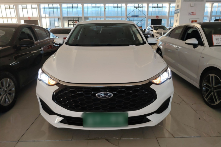 福特 福睿斯 2021款 1.5L 自动黄金版车身外观2