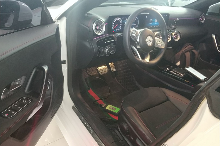 奔驰CLA 2022款 改款 CLA 200中控内饰20