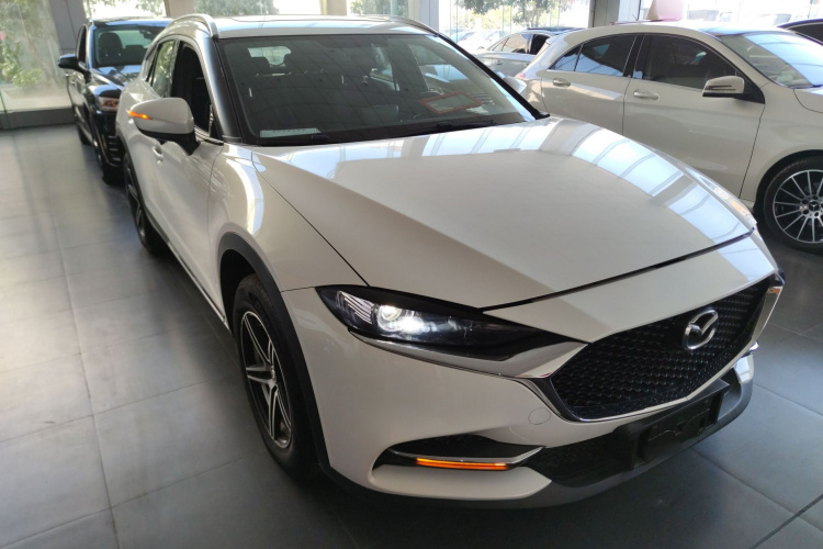 马自达CX-4 2020款 2.0L 自动两驱蓝天青春版车身外观3