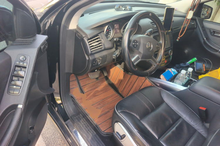 奔驰R级 2017款 R 320 4MATIC 商务型臻藏版中控内饰20