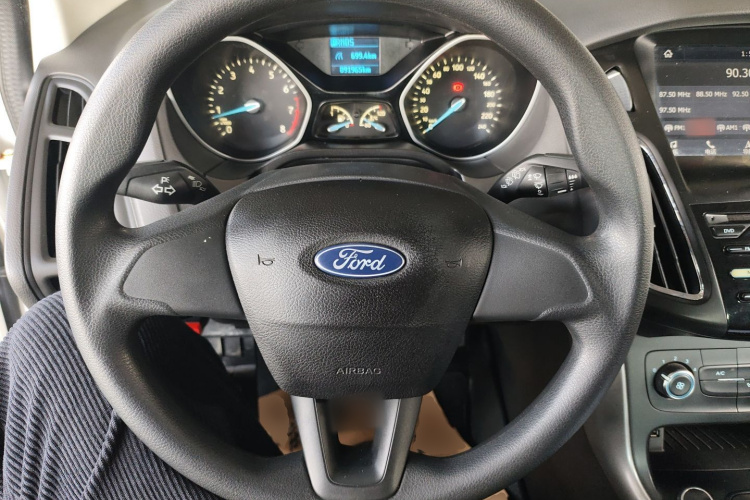 福特 福克斯 2017款 两厢 1.6L 自动舒适型智行版中控内饰13