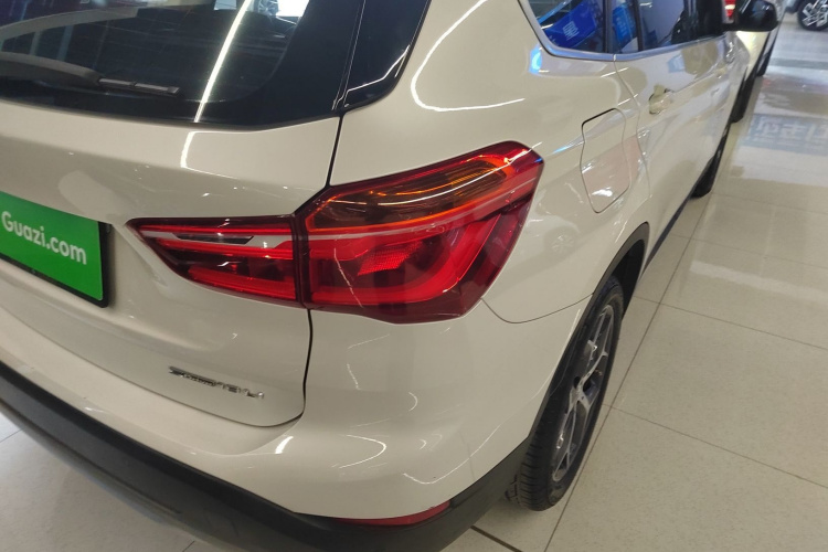 宝马X1 2019款 sDrive18Li 尊享型车身外观6006