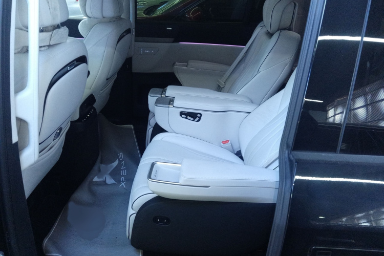 小鹏X9 2024款 640四驱高性能Max中控内饰7004